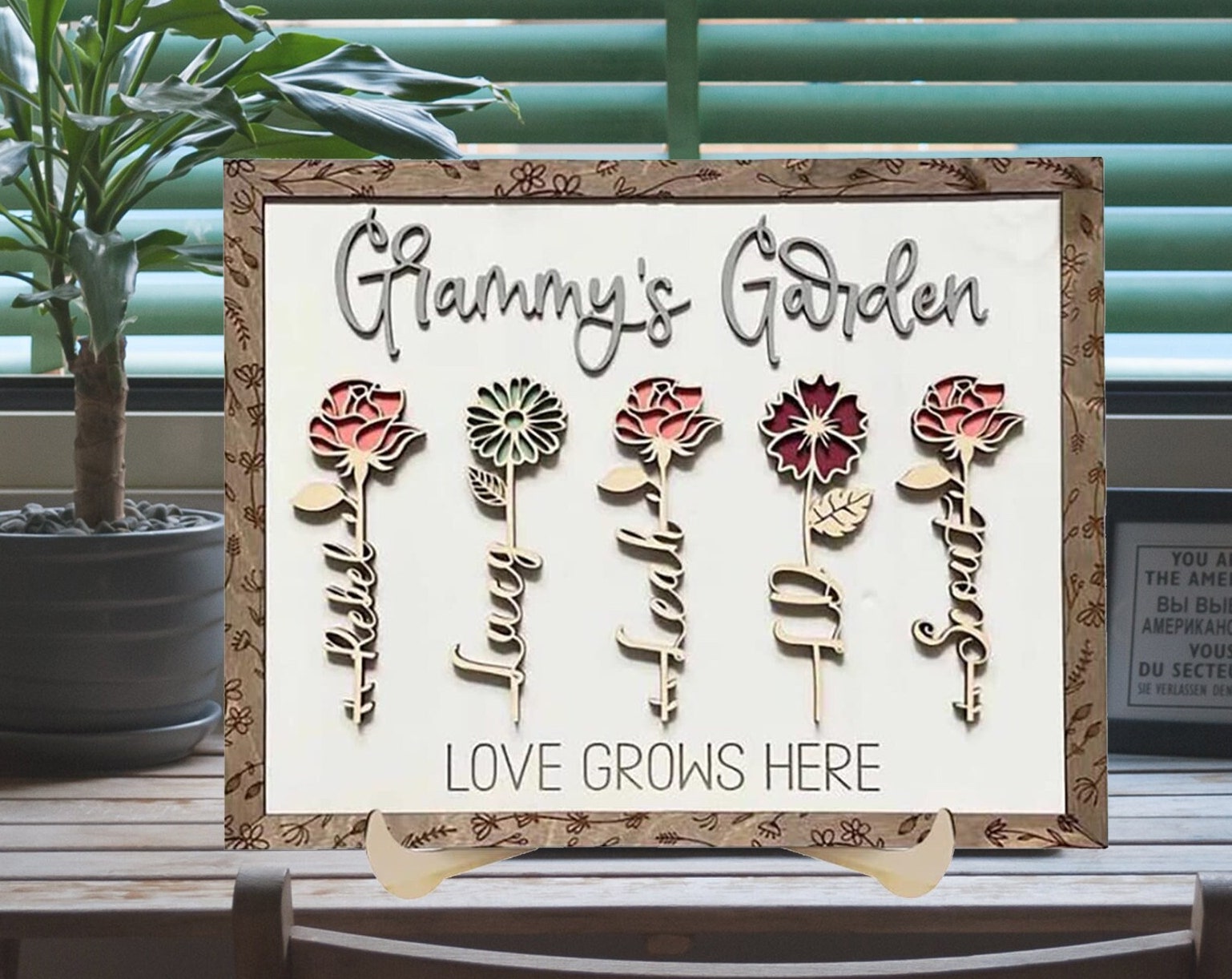 Personalisiertes Geburtsblumenschild aus Holz als Geschenk